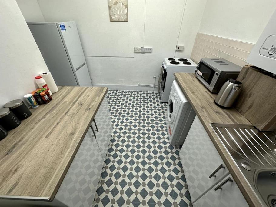 Spectacular 2 Bedroom On Tower Bridge Лондон Екстериор снимка