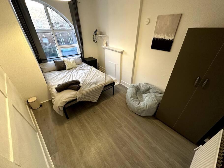 Spectacular 2 Bedroom On Tower Bridge Лондон Екстериор снимка