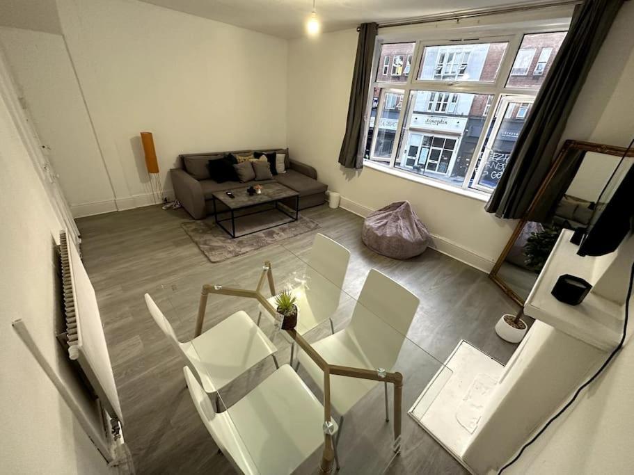 Spectacular 2 Bedroom On Tower Bridge Лондон Екстериор снимка