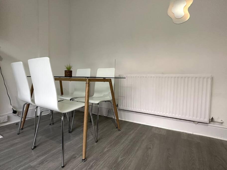 Spectacular 2 Bedroom On Tower Bridge Лондон Екстериор снимка